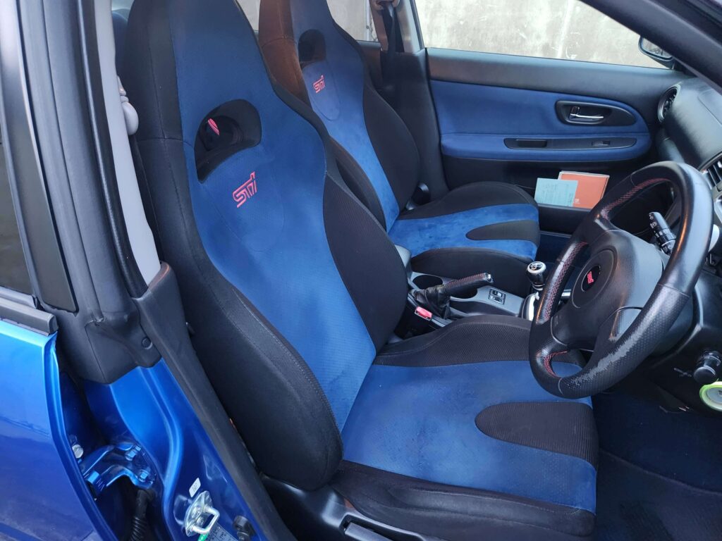 スバル インプレッサ WRX STIの純正シート